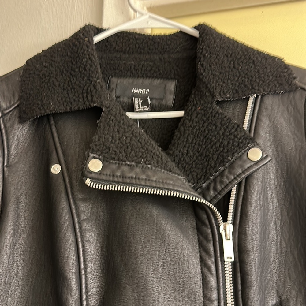 Leather jacket - Picture 2 of 3